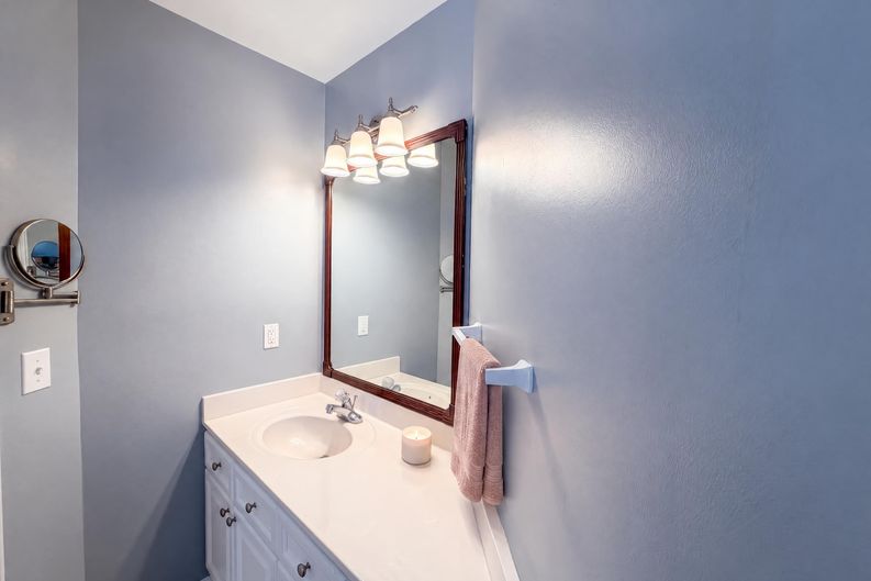 Photo 11 of 18 of 513 Saint Croix Dr, Holly Springs, NC