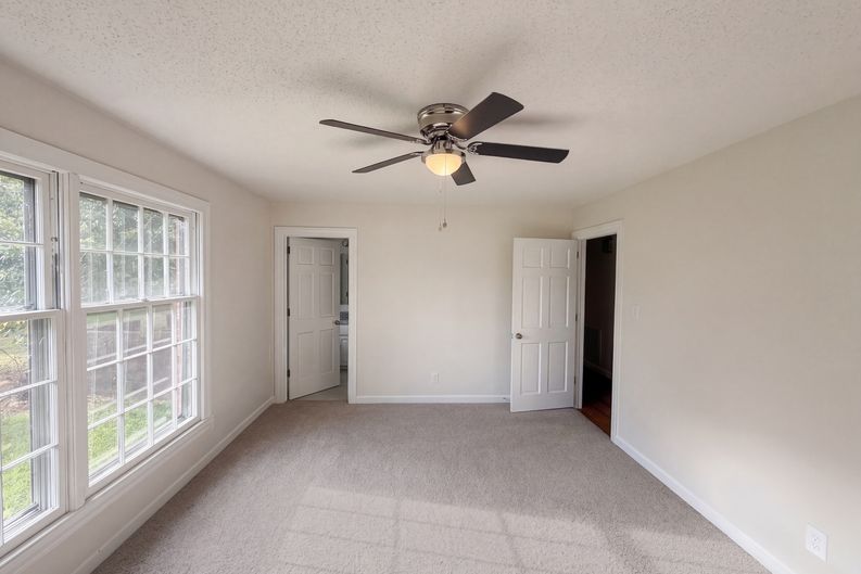Photo 4 of 20 of 3828 Waterview Rd, High Point, NC