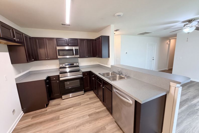 Photo 6 of 14 of 168 Brittondale Rd, Summerville, SC