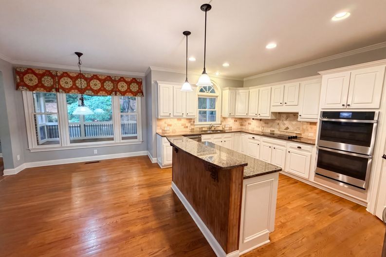 Photo 8 of 27 of 11106 Brush Hollow Rd, Matthews, NC