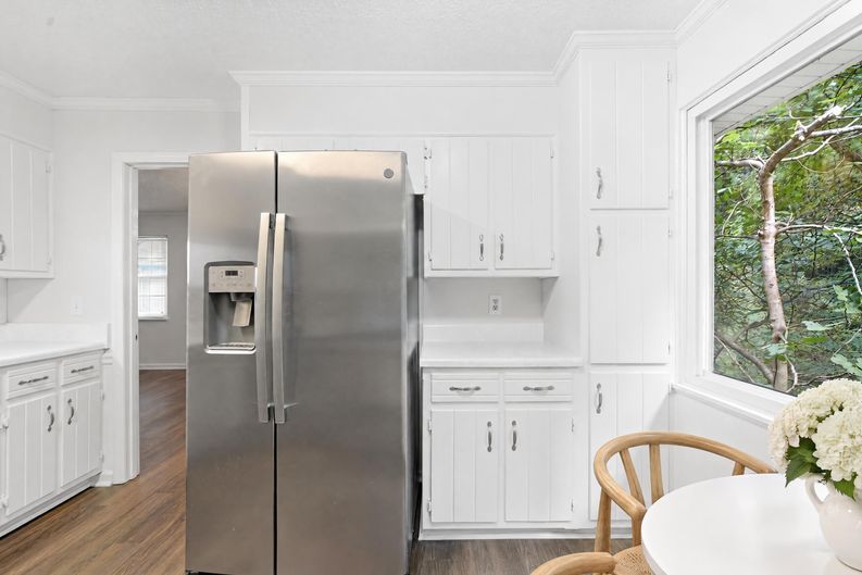 Photo 9 of 37 of 2212 Perrin Dr, Lawrenceville, GA