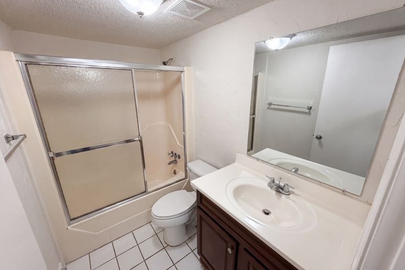 Photo 17 of 20 of 2020 Stoney Point Ln, Charlotte, NC