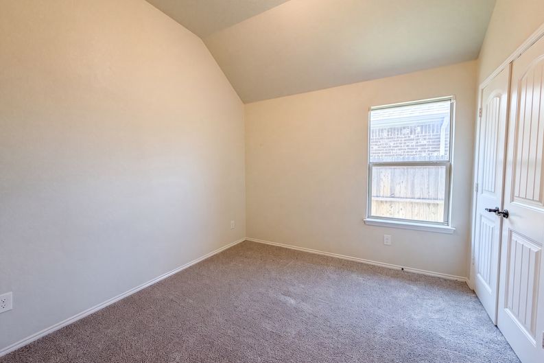 Photo 14 of 21 of 11920 Hassop Ln, Burleson, TX