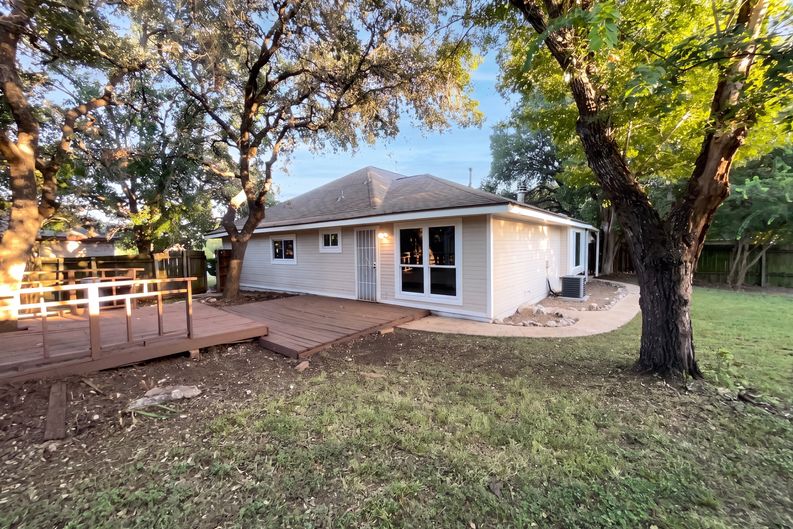 Photo 19 of 21 of 9511 Elm Gln, San Antonio, TX