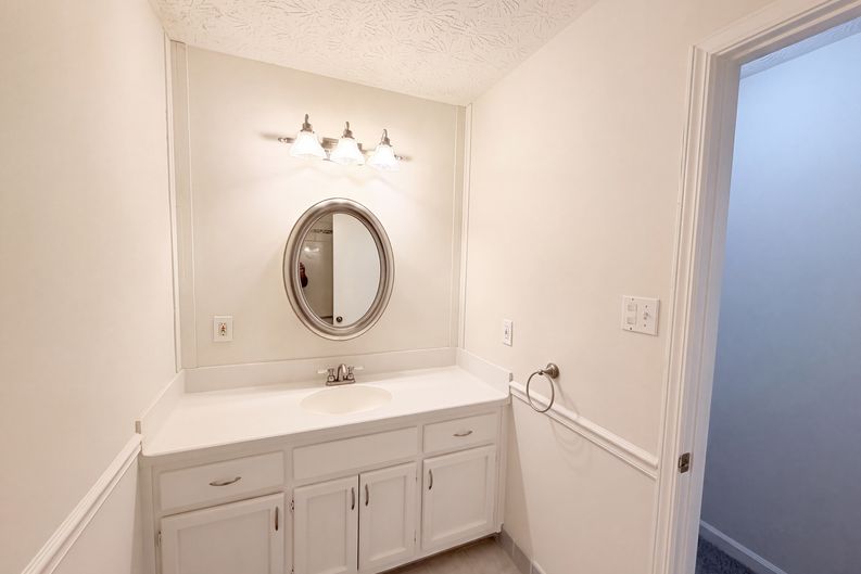 Photo 14 of 29 of 1731 Sundale Dr, Lawrenceville, GA