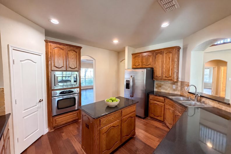Photo 6 of 38 of 12272 Indian Creek Dr, Fort Worth, TX