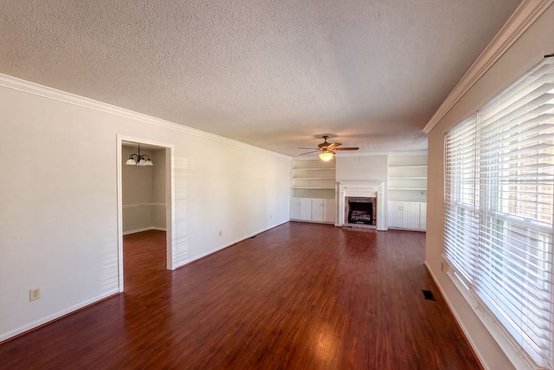 Photo 3 of 16 of 3311 Woodmere Ct, Hope Mills, NC