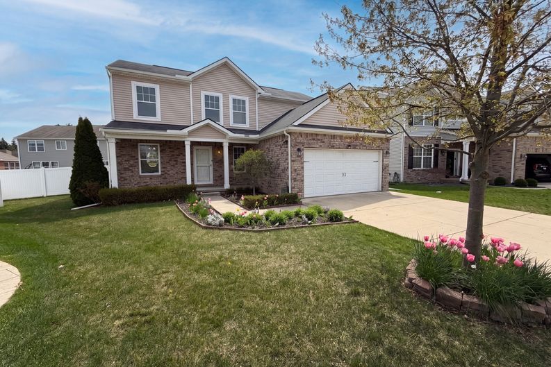 Photo 34 of 44 of 42824 Greystone Dr, Sterling Heights, MI