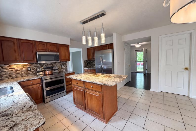 Photo 12 of 51 of 7966 Lazelle Woods Dr, Westerville, OH