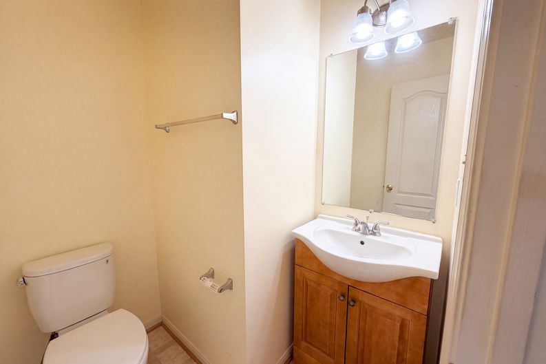 Photo 11 of 17 of 2726 Crestwick Pl, District Heights, MD