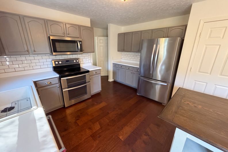 Photo 10 of 42 of 19448 Roudebush Blvd, Noblesville, IN
