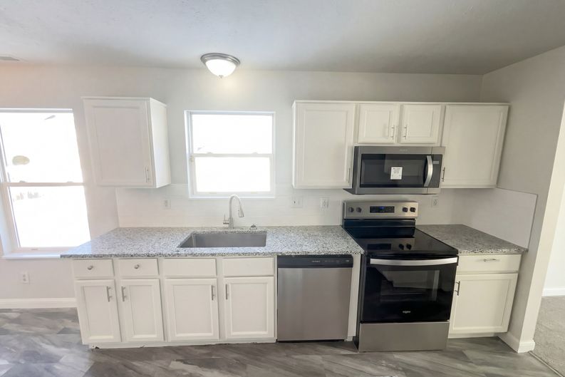 Photo 10 of 31 of 10142 Sandcherry Ln, Indianapolis, IN
