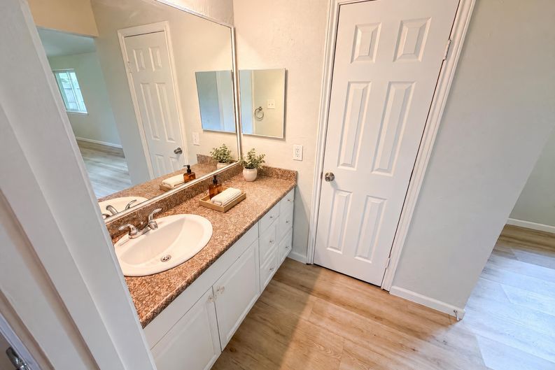 Photo 15 of 20 of 318 Floravista Dr, Webster, TX
