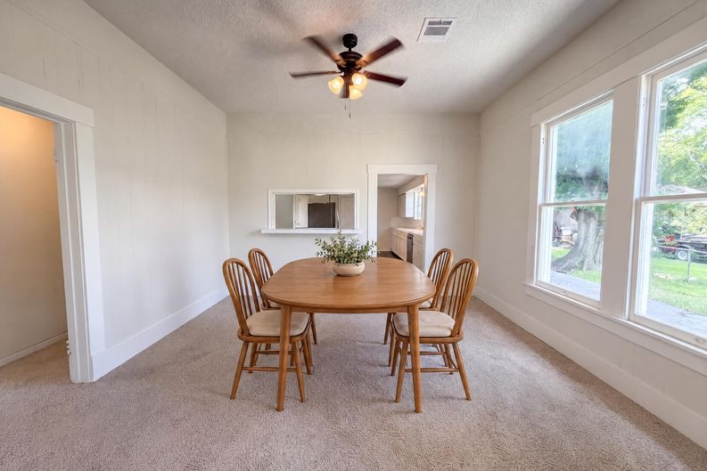 Photo 8 of 26 of 714 Bolling Ln, Houston, TX