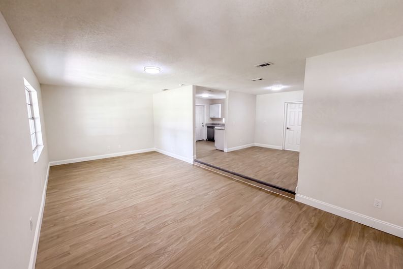 Photo 3 of 23 of 585 Hewett Dr, Orlando, FL