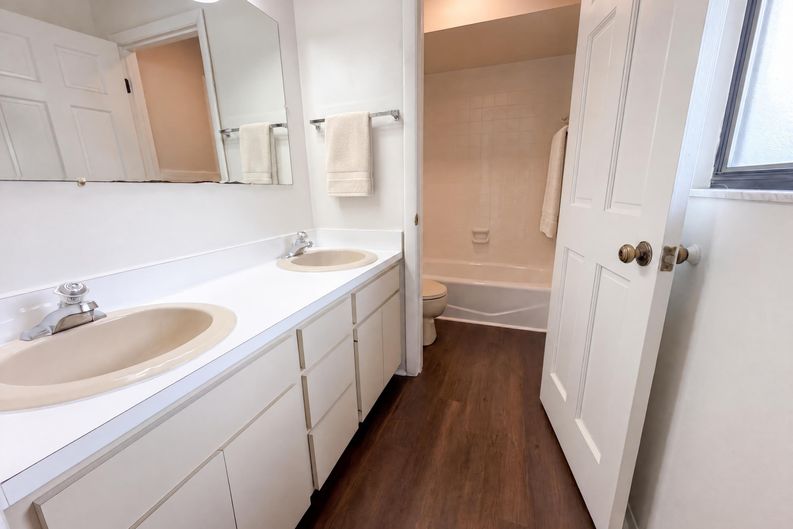 Photo 10 of 21 of 8022 Timber Lake Ln, Sarasota, FL