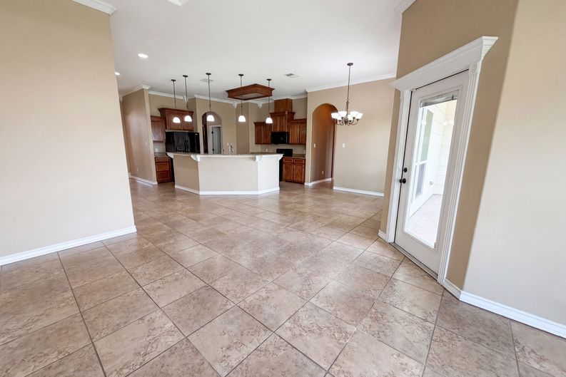 Photo 11 of 18 of 6906 King George Pl, Corpus Christi, TX
