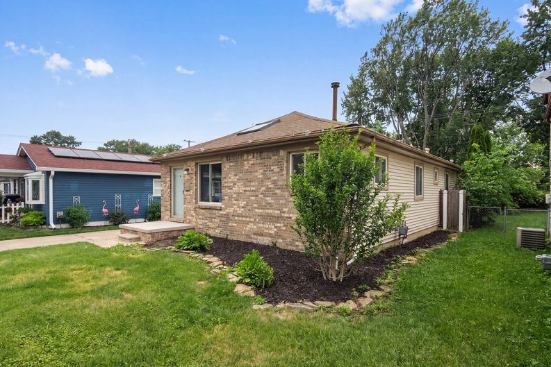 Photo 16 of 19 of 33522 Fernwood St, Westland, MI