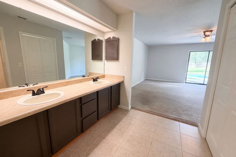 Photo 11 of 23 of 10441 Old Plank Rd, Jacksonville, FL