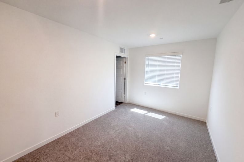 Photo 13 of 18 of 3267 Carambola Ave, Clovis, CA