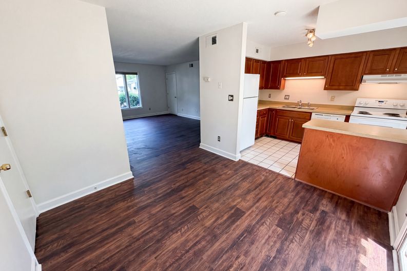 Photo 6 of 20 of 2020 Stoney Point Ln, Charlotte, NC