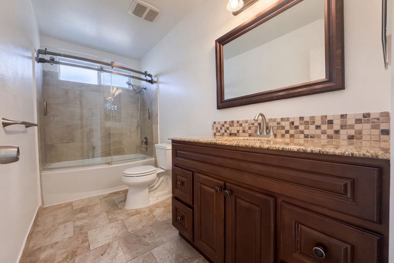 Photo 15 of 20 of 922 W Craig St, Rialto, CA