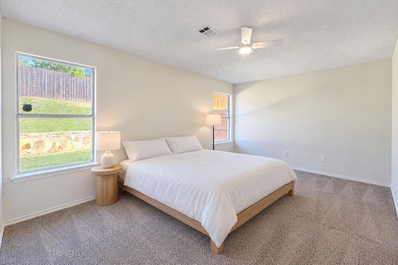 Photo 4 of 25 of 4541 Crystal Ln, Garland, TX
