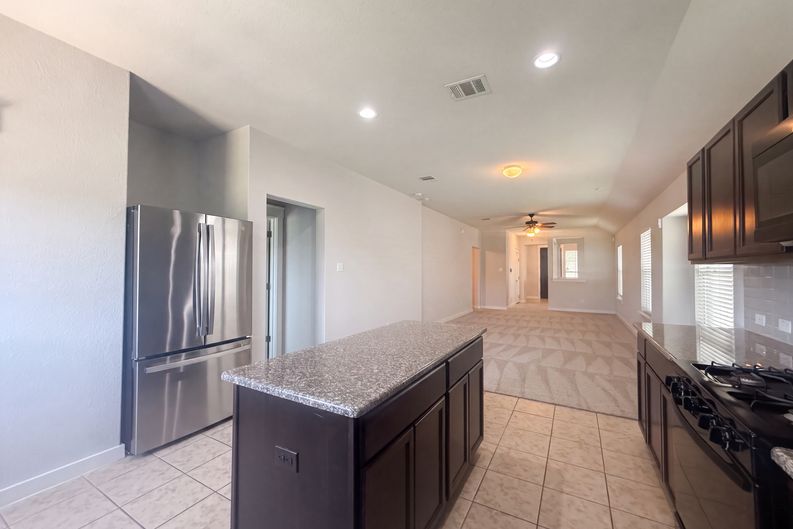 Photo 8 of 21 of 5909 Urbano Bnd, Round Rock, TX
