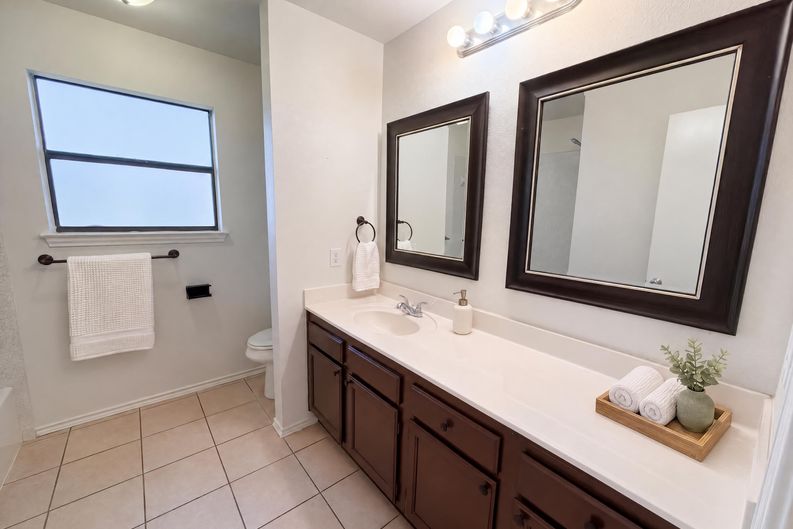 Photo 18 of 31 of 13020 Moorcroft Ln, Austin, TX