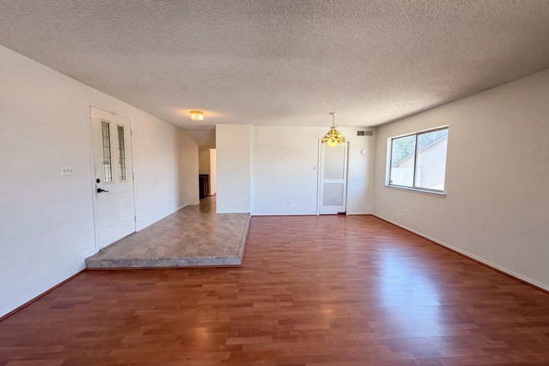 Photo 6 of 22 of 6908 Welton Dr NE, Albuquerque, NM