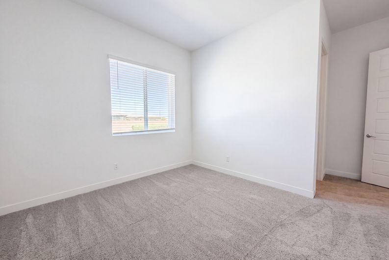 Photo 14 of 32 of 8289 Warbonnet Way, Las Vegas, NV