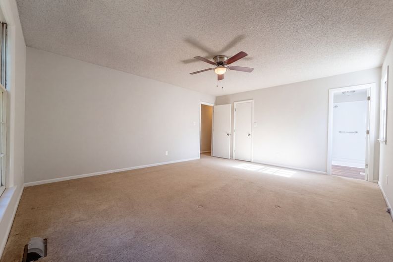 Photo 4 of 20 of 2101 Fordham Dr, Fayetteville, NC