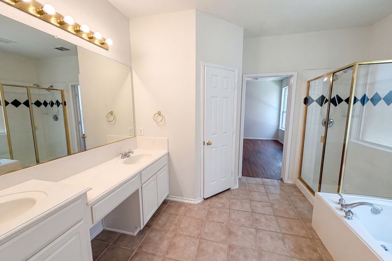 Photo 13 of 22 of 1202 McCormick St, Garland, TX