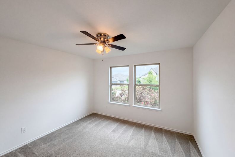 Photo 11 of 19 of 1631 Glade Meadows Dr, Joshua, TX