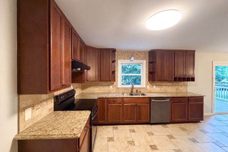 Photo 3 of 16 of 407 Lamesa Dr, Raleigh, NC