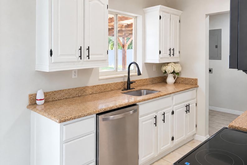 Photo 6 of 17 of 18105 NW 7th Ct, Miami, FL