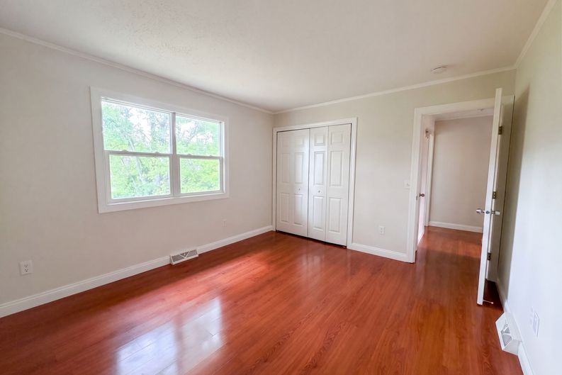 Photo 10 of 23 of 868 Wescott Sq, Eagan, MN