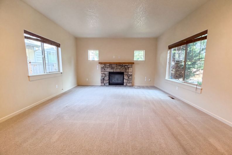 Photo 3 of 19 of 2817 SE Condor Ave, Gresham, OR
