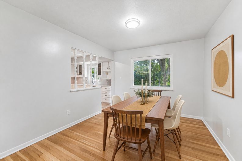 Photo 10 of 52 of 644 Wellfleet Dr, Bay Village, OH