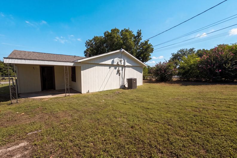 Photo 5 of 16 of 4268 Texas College Dr, Dallas, TX