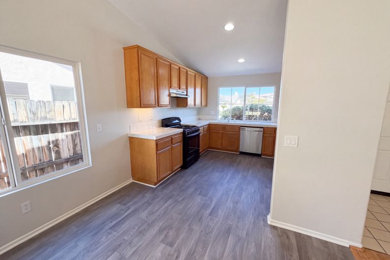 Photo 6 of 18 of 13241 Cameron St, Victorville, CA