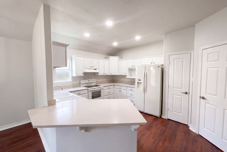 Photo 7 of 22 of 2106 Geneva St, Castroville, TX