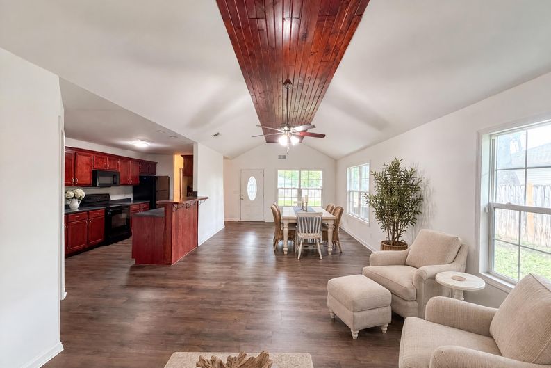 Photo 3 of 17 of 905 S Butler Ter, Harrisonville, MO