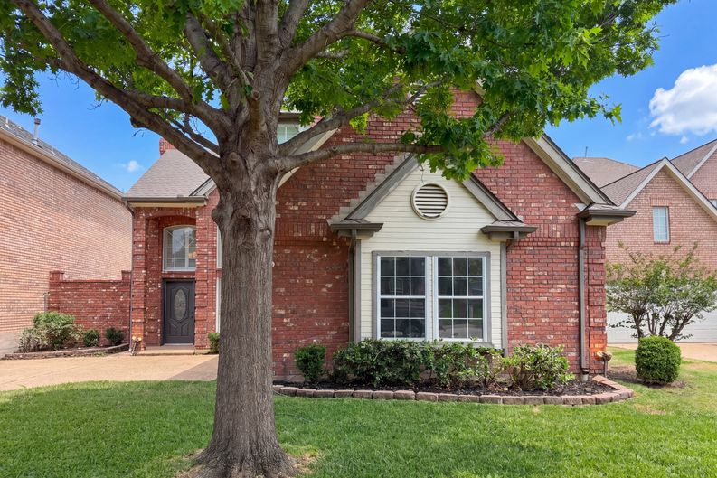 Photo 22 of 27 of 7707 Windmere Ct, Irving, TX
