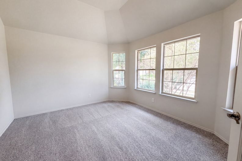 Photo 9 of 18 of 11813 Bellegrove Rd, Burleson, TX