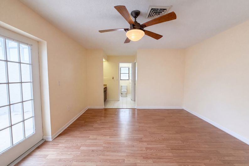 Photo 13 of 40 of 1301 Lucaya Ave, Venice, FL