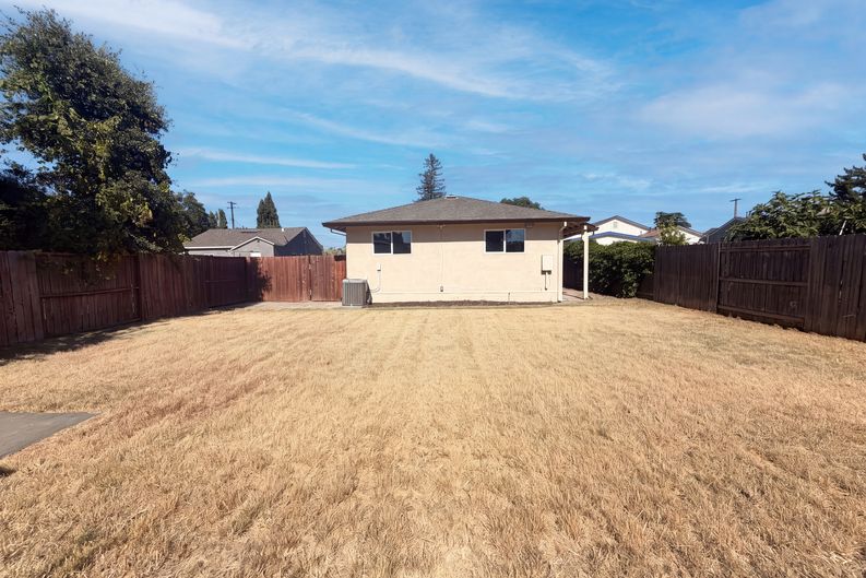 Photo 5 of 24 of 3713 Ripley St, Sacramento, CA