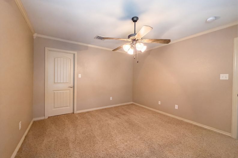 Photo 14 of 20 of 5107 Chesterfield Pl, Arlington, TX