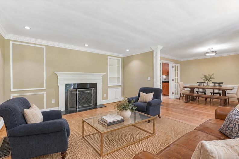 Photo 3 of 87 of 3135 Spalding Dr, Sandy Springs, GA