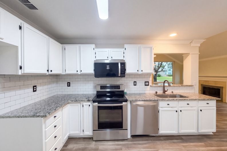Photo 12 of 31 of 2228 Silverthorn Ln, Flower Mound, TX